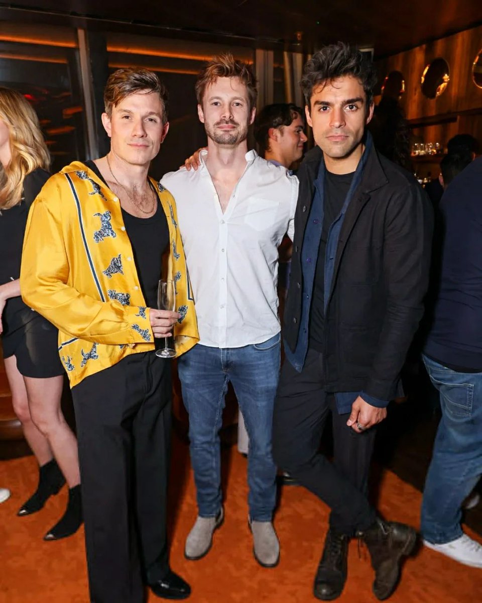 NEWS >>> #BradleyJames avec des amis - Sushi Samba 39th Floor Heron Tower - London !

Source => instagram.com/georgeonaboat/… + Story AZ Magid : instagram.com/azmajid/ !

ACTU VF TUMBLR + FB => tumblr.com/mrmorgan-mrjam… facebook.com/ColinMorganBra…