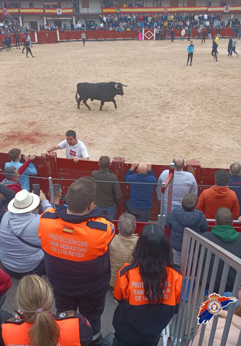 🐂 Esta mañana nos hemos desplazado a la localidad de Colmenar de Oreja para colaborar con una dotación de ambulancia en los encierros de su localidad #encierro #protesanse