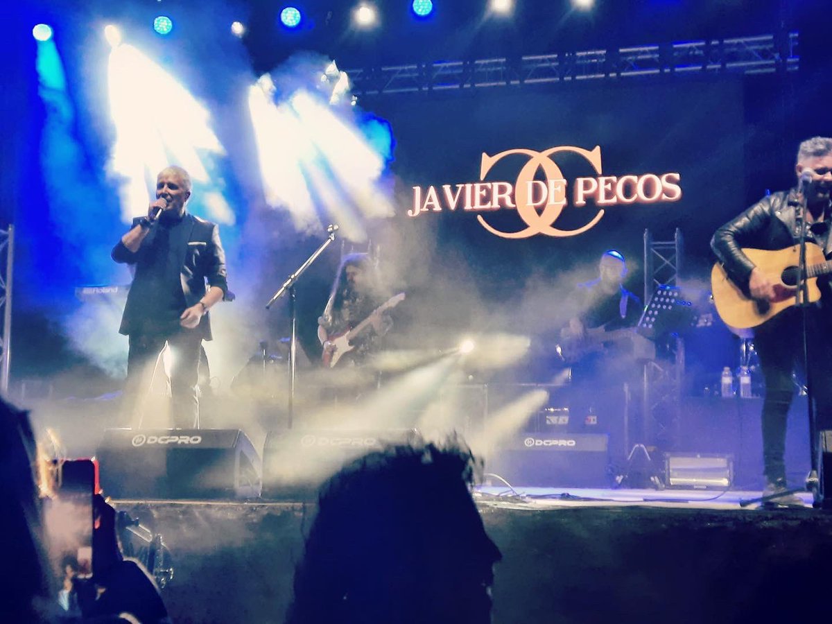 javier_depecos's tweet photo. Anoche empezamos con el #Poptour en #ValdetorresDeJarama en el #2FestivakValdepop. Disfrutamos muchísimo en compañía de todos los que llenasteis la plaza de toros y de mis compañeros @SantiInhumano y #JoaquinPadilla. #PacoCinta #DeLaBanda #GRACIASSSSS https://t.co/gk6FZQcJdA