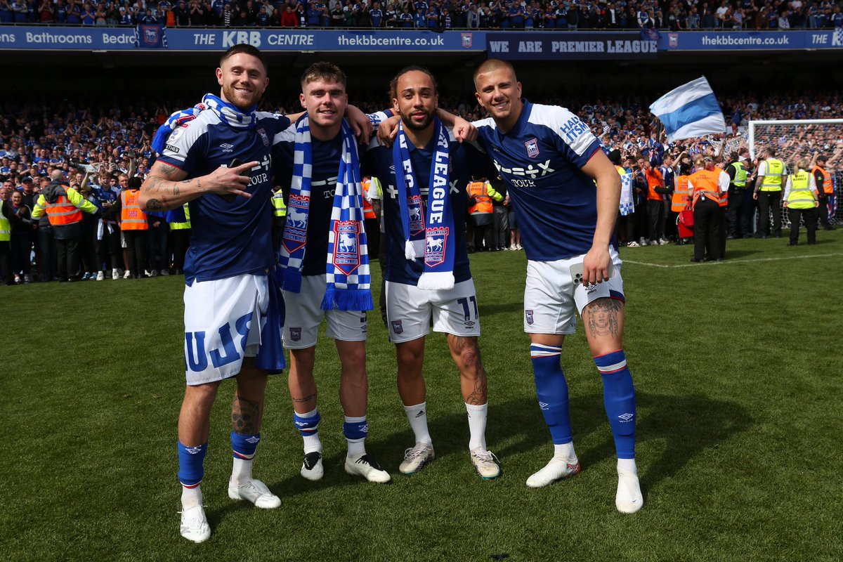 IpswichTown's tweet photo. Morning! 😁😁😁 https://t.co/G3DsT2sxgZ