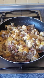 Hola amig@s. Os deseo un feliz Domingo. 
Aquí os dejo el LINK: lacocinadeespaña.com/2016/04/revuel…
 De la #receta de Revuelto De Champiñones. #lacocinadeespaña #revuelto #revueltodechampiñones #champiñon