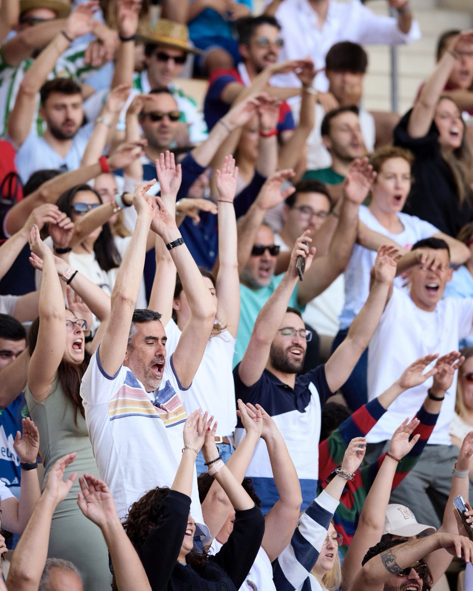 Hands 🆙 who’s looking forward to the #SevillaPremierPadelP2 finals 🏆

#PremierPadel #PadelStars