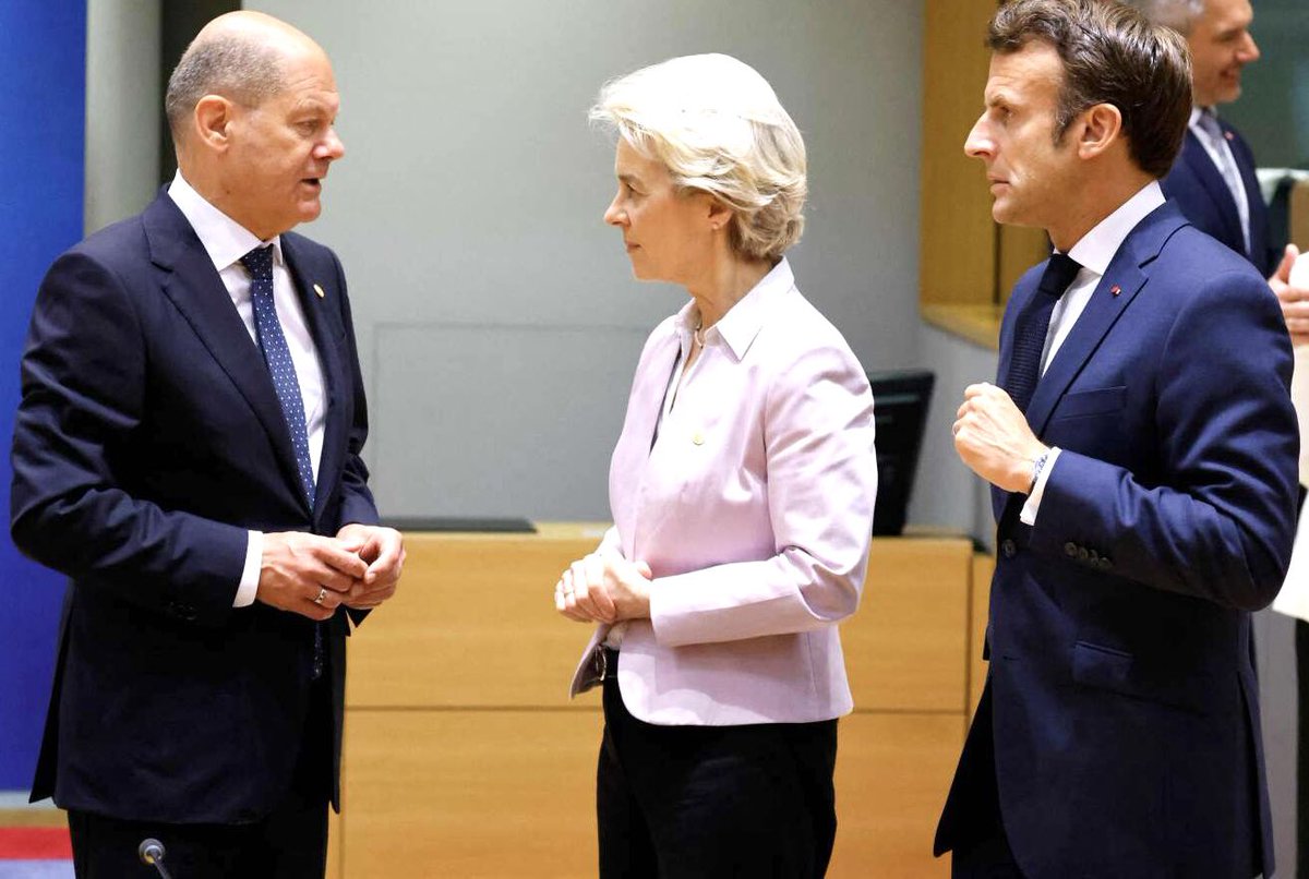 Quelle humiliation ! #Macron reçoit en visite d’État le président chinois Xi Jinping. Et voilà qu’on apprend qu’après « s’être coordonné avec le chancelier allemand #Scholz », il invite pour le début de cette visite #Ursula Von der Leyen présidente de la Commission européenne !…