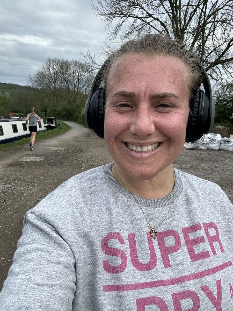 I decided I would try run 3k in 20 mins today! I struggle with speed... I have little legs and asthma hahaha! At half way I thought there's no way I am going to do it... almost quit but continued!! I am doing @greatnorthrun_ for @tommys in Sept - sponsor link in comments ❤️