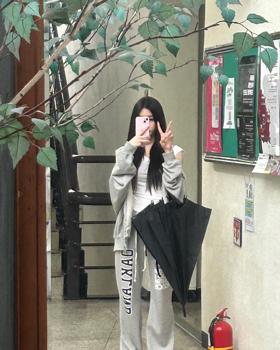 muthia43644354's tweet photo. Finally Soodam posting fotonya saat berada di kampus. Cwek cantik cwek baik yg rajin yaa kuliahnya. Zuu kapan nih ikutan posting dirimu saat di kampus?

#SOODAM #SECRET_NUMBER @5ecretNumber https://t.co/0rmGvOzt3V