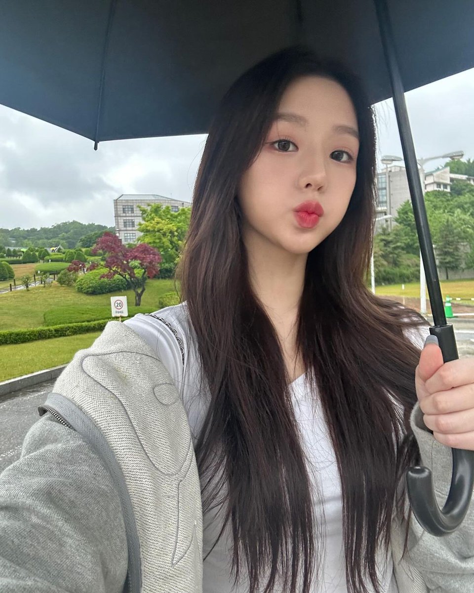 muthia43644354's tweet photo. Finally Soodam posting fotonya saat berada di kampus. Cwek cantik cwek baik yg rajin yaa kuliahnya. Zuu kapan nih ikutan posting dirimu saat di kampus?

#SOODAM #SECRET_NUMBER @5ecretNumber https://t.co/0rmGvOzt3V