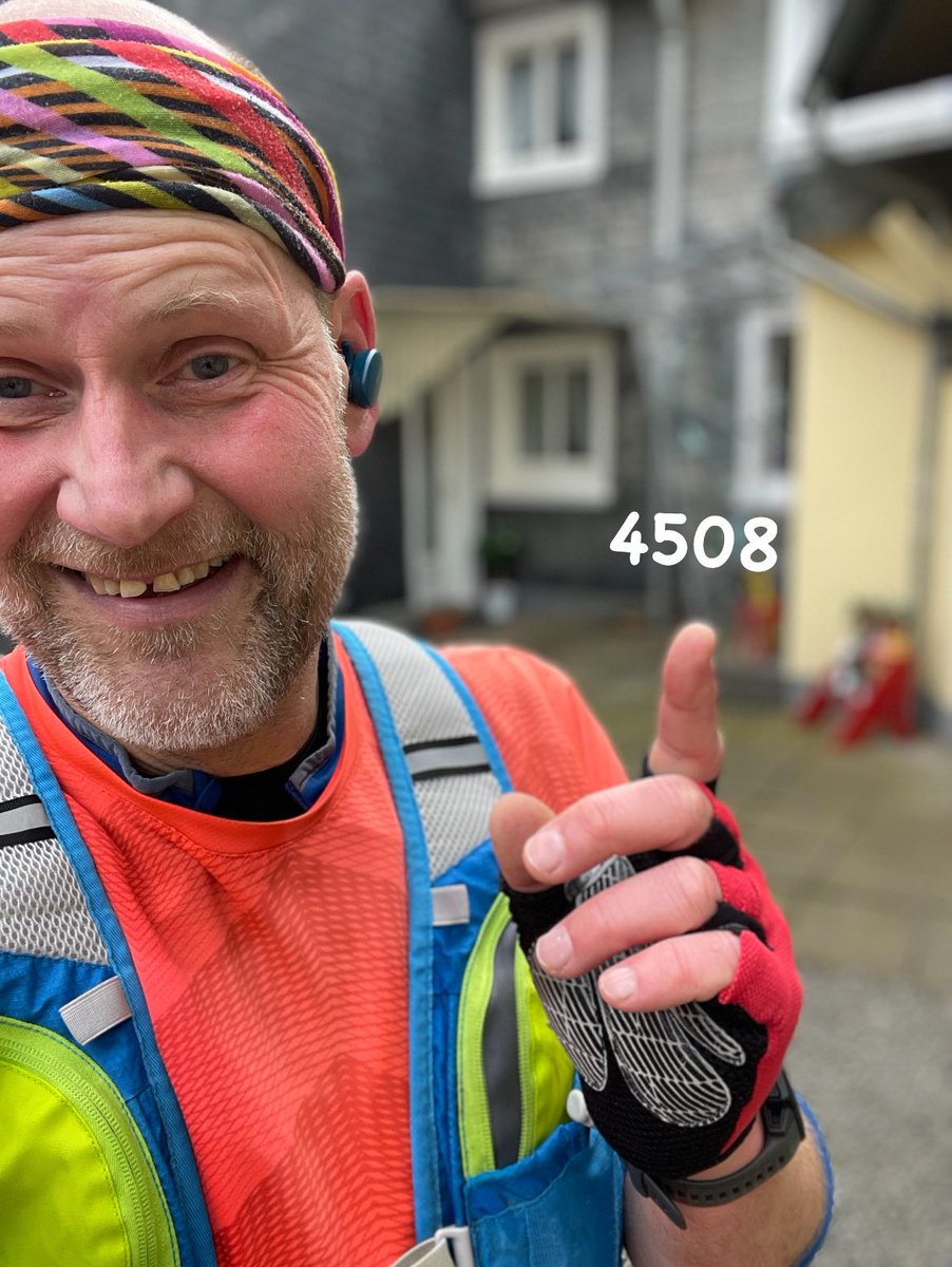 Moin am Sonntag 🏃‍♂️💚🌻
Gar keine Lust. Als ich’s gemerkt hab, war ich schon fertig. #überlistet #schnellmerker 😎
Tag 4508 / 93796 km im Streak. 
#LebenslaufKeinWettkampf #runeveryday #streakrunning