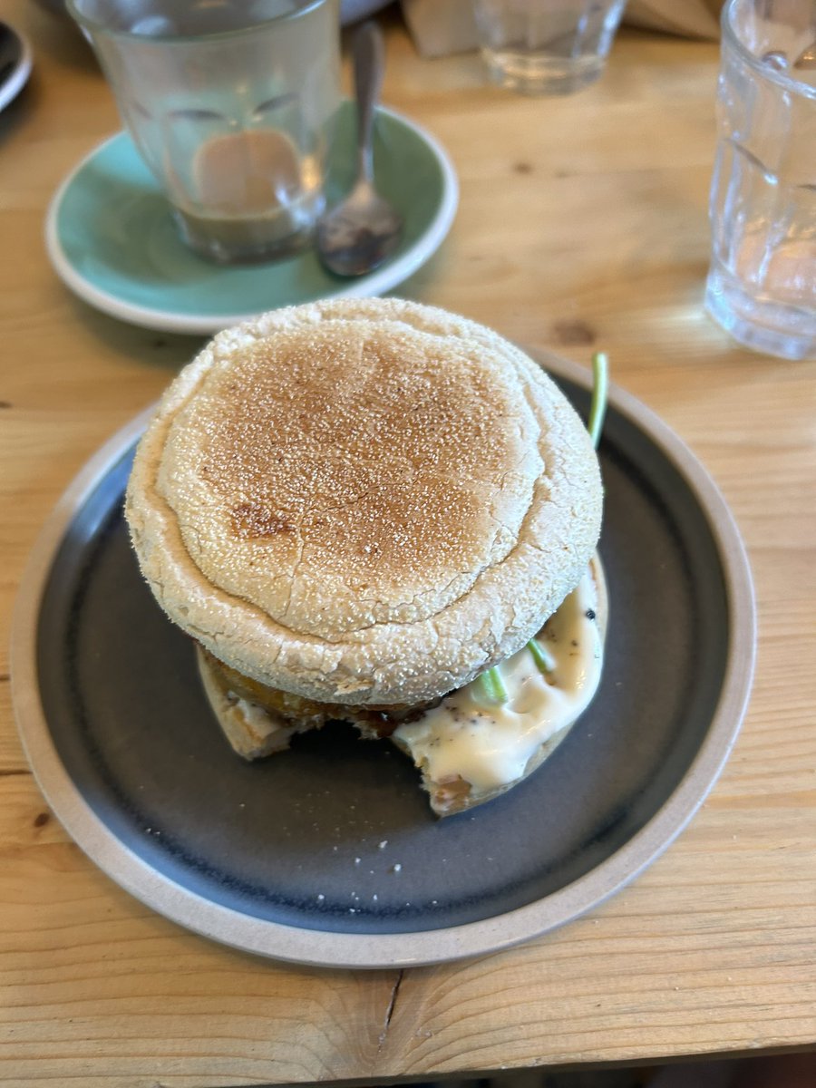 Great weather to get out and about and do some new local business shoutouts. Magdalen Road is such a great place for eats and drinks and yesterday we had our first visit to @RoutesCoffee Green Routes for a great late breakfast with son and GF. Check it out!
#oxford @oxinaboxnew