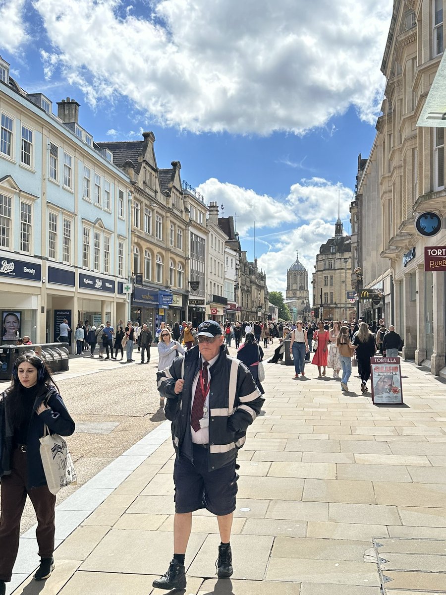 The #WelHattUkranianSupportGroup trip to Oxford, led by the amazing Debbie and Mark Ronchetti Stunning architecture and a bustling city filled with live entertainment; it was a very immersive day