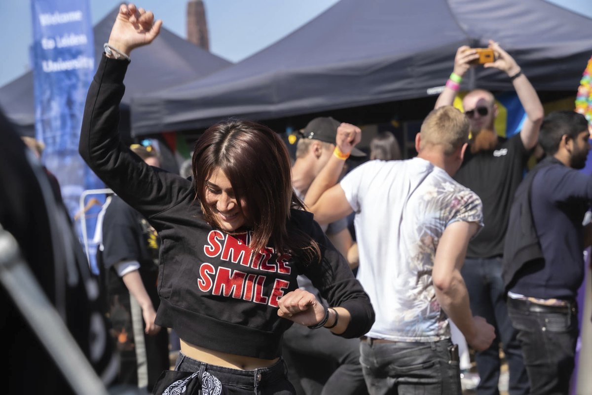 Wat is the place to be tijdens Bevrijdingsdag? De HI The Hague Student Area op het Bevrijdingsfestival Den Haag! Veel plezier vandaag! universiteitleiden.nl/agenda/2024/05…