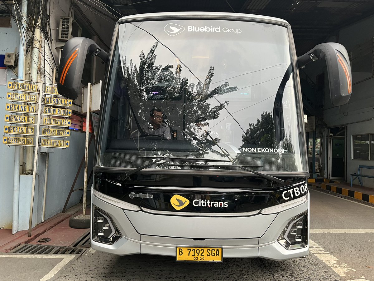 Lenny_diary's tweet image. JKT Jogja Naik Bus Cititrans Terbaru!

Suites class 550rb

Kemarin2 agak trust issue naik bus lagi, tapi karena ini Cititrans berani nyobain lagi karena uda pasti aman!

berangkat dari Bluebird Ciputat 18.00
nyampe Bluebird Jogja 03.40