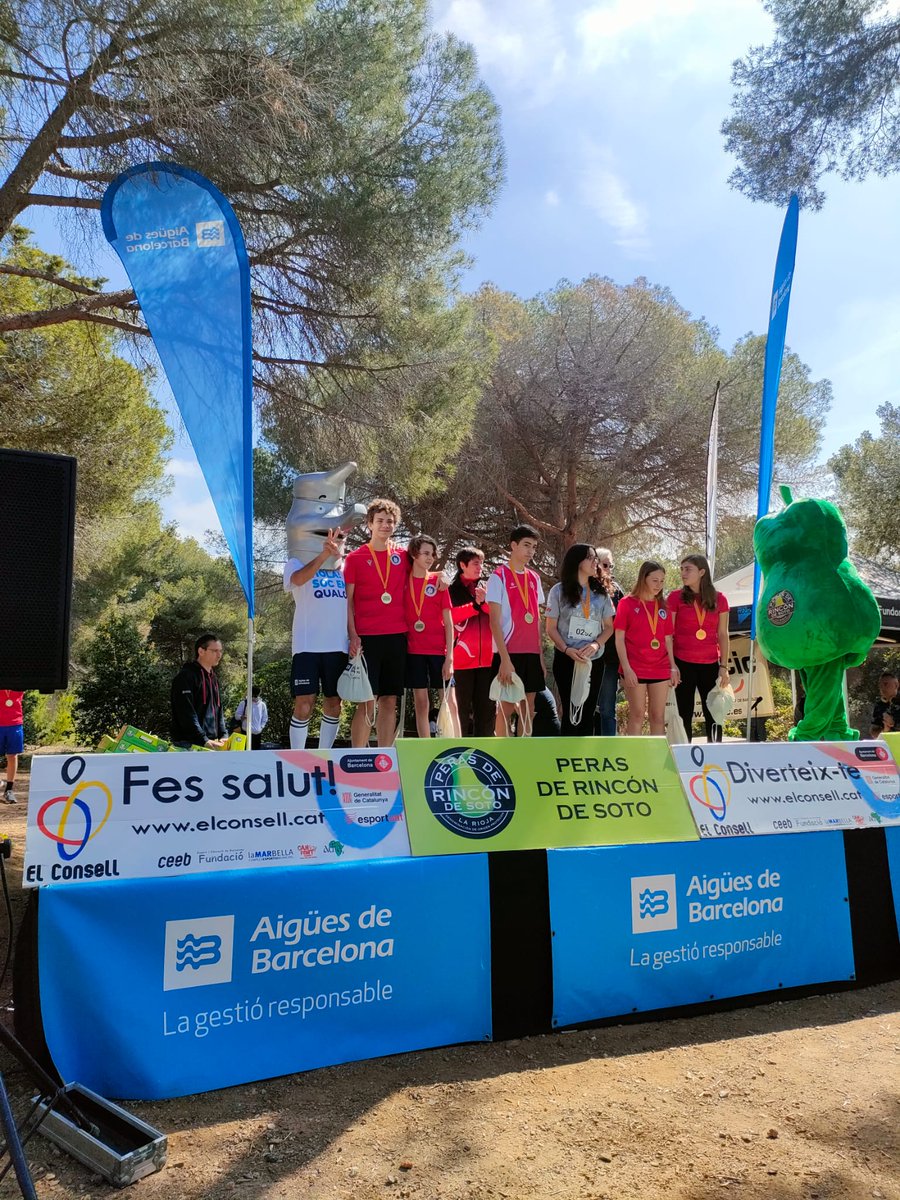 Avui ha tingut lloc una nova cursa del Cros Challenge d'@elconsell Nens i nenes de tot Barcelona han gaudit de l'esport, del companyerisme i l'esperit de superació. No hi han faltat els nostres punts d'avituallament sostenible #Sarrià
