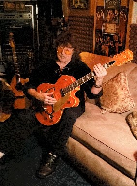 @TruCandiceNight This video, #RitchieBlackmore shot and posted last year as a thank you for an amazing gift from his respected Duane Eddy, is touching our hearts once again….
Rest in peace #DuaneEddy🎸
x.com/TheRealRitchie…