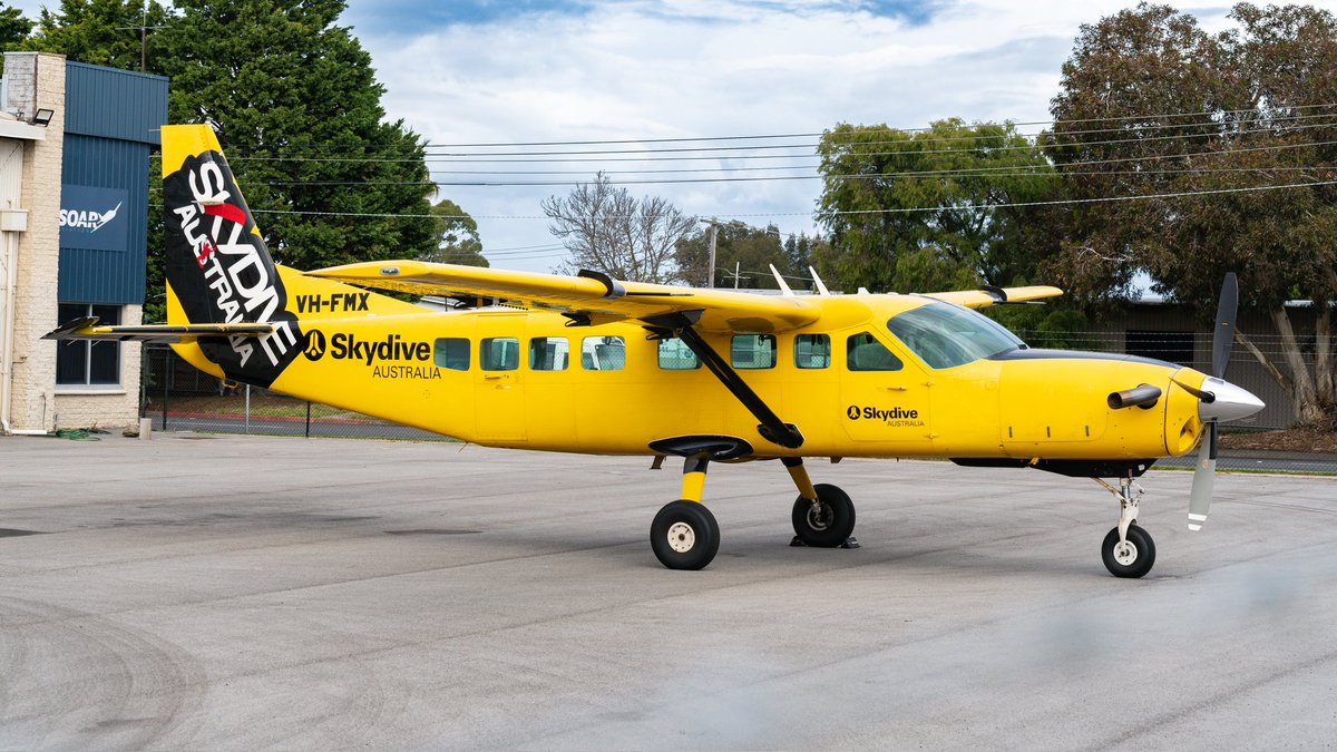 Skydive Australia Cessna 208 caravan
VH-FMX
2024, Moorabbin 
#Cessna #Cessna208 #Skydive #aviationphotography