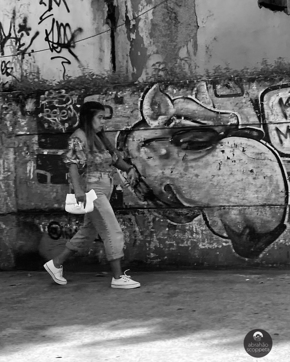 #photography  #blackwhite  #streetphotography #fotografía  #monochrome #pb #noir #photo #blackwhitephoto #thepeoplewemet  #streetfps #Shotoniphone #fotografiapretoebranco #fotografíaurbana #fotografiaartistica #fotografiaamateur #nftphotograph  #nftcommunity