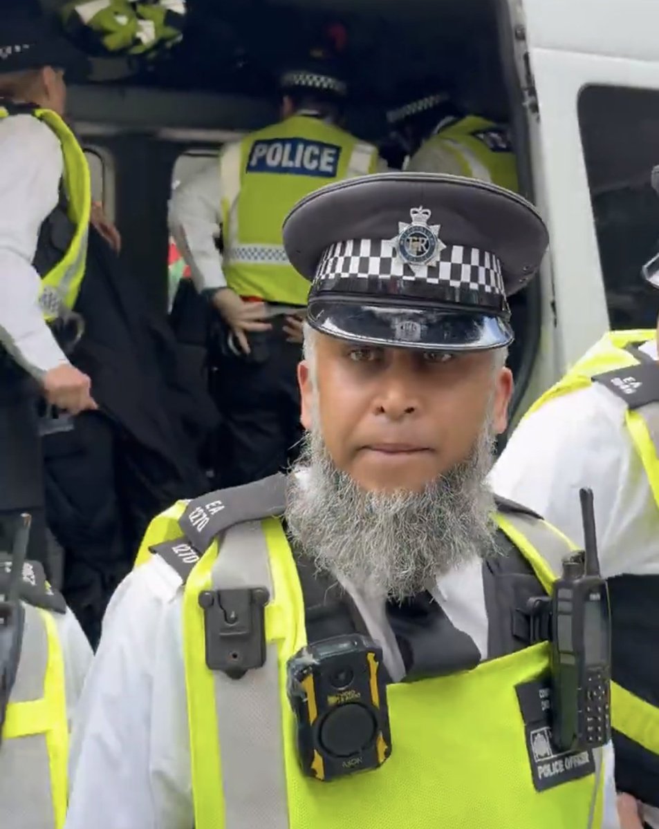 Die Scharia Polizei in London!
Großbritannien ist viel früher gefallen als erwartet.
#BanIslam #RemigrationJetzt