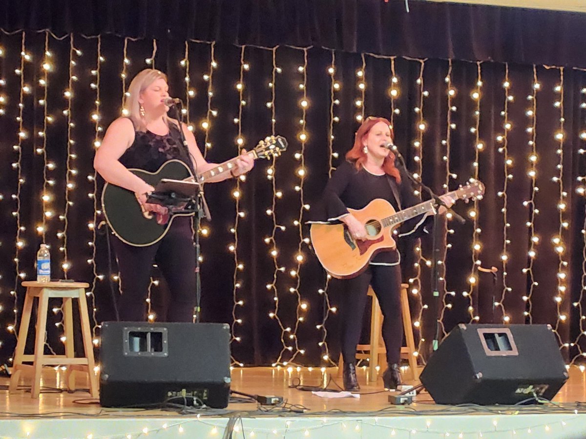 Last evening my hometown had a memory tree service, dinner, show and dance. @JMSullivanMusic and @karlapilgrim were excellent, everyone enjoyed their music 🎶💕 #friends #trepassey