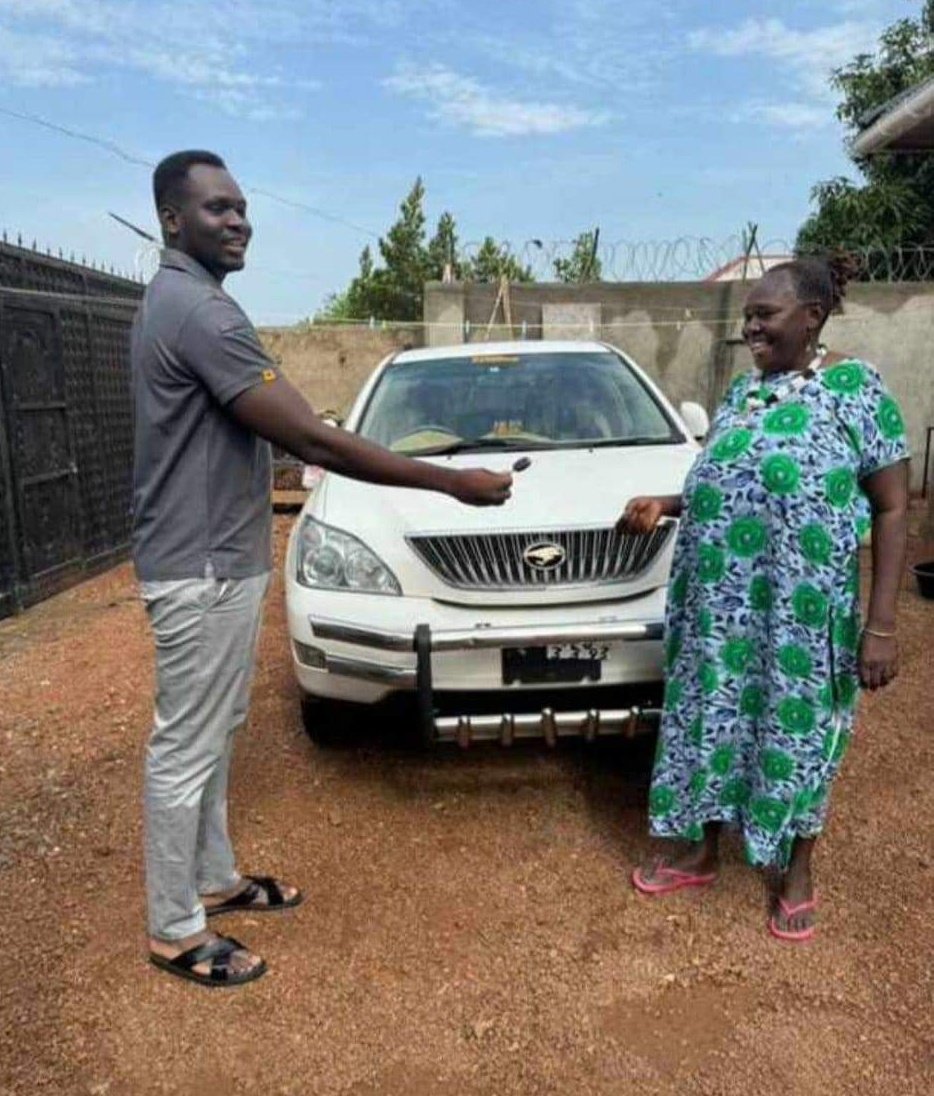 A son in Juba surprises his mother with a car as a token of love and appreciation for care, commitment and love over years.

Instead of his wife, he did it for his loving mother. 

Congratulations to Jedo Aru Agok!