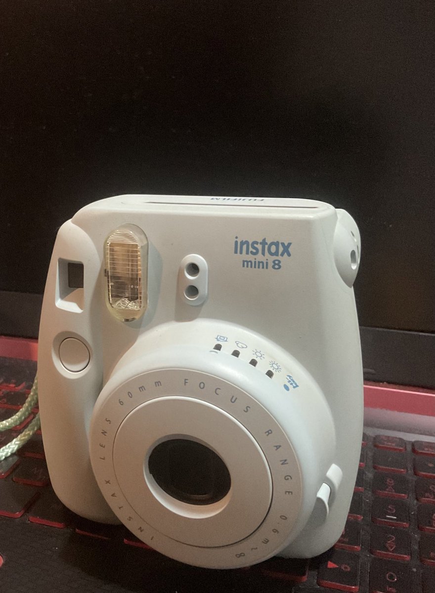 กล้องโพลารอยด์ instax  mini 8 ปล่อยต่อ 1100
ใช้งานปกติ มีกล่อง ส่งฟรี
#ส่งต่อเสื้อผ้า #ส่งต่อกล้องดิจิตอล #ส่งต่อกล้องโพลารอยด์
