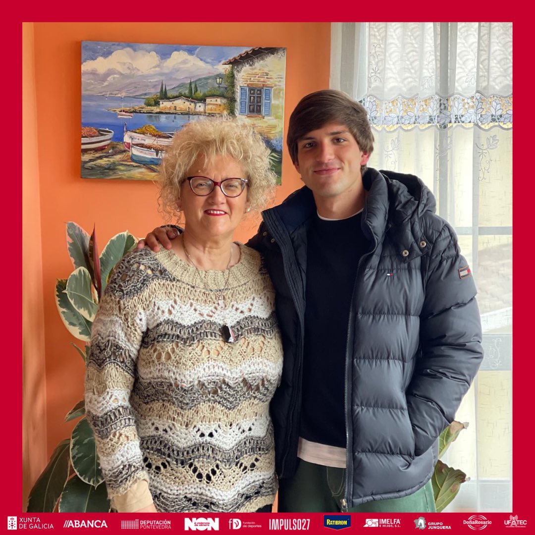 ArosaSCOficial's tweet photo. ❤️🤍 Grazas por acompañarnos a cada adestramento e por apoiarnos en cada partido. Esgótanse as palabras para agradecer todo o que facedes por nós. Hoxe e sempre, #FelizDíaDaNai. 

#ArosaSC https://t.co/hf1nI8HHDM
