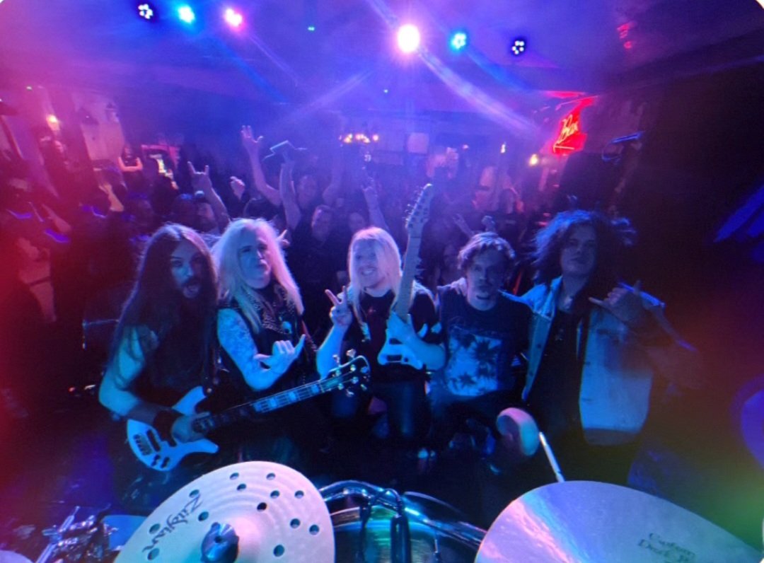 Killer night at The Old Cold Store last night 💜 The RAISE THE DEAD UK TOUR concludes next weekend when we hit Nightrain in Bradford on Friday, and The Dome in London on Saturday. Tickets below 👇 linktr.ee/midnitecityoff…