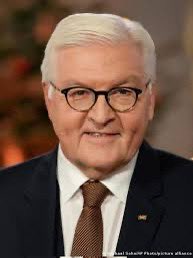 Meine Abrechnung mit dem #Bundespräsidenten der Bundesrepublik #Deutschland: Frank-Walter Steinmeier, der Inbegriff des politischen Stillstands in Person, thront im Schloss #Bellevue, als wäre er im Olymp der #Stagnation. Eine Erinnerung an eine seiner Reden? Lächerlich, das ist,…