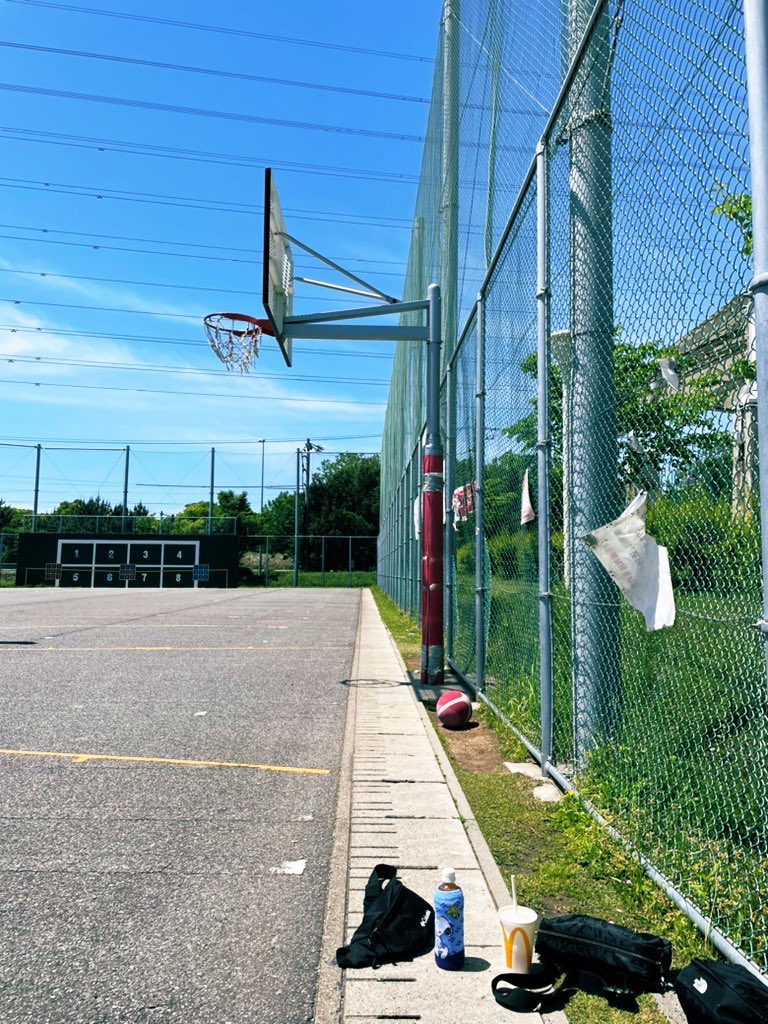 息子達に付き合って🏀
なんか久々に子供達と
遊んだGW
明日で終わりとか悲しすぎ

#gw 
#高校生
#中学生