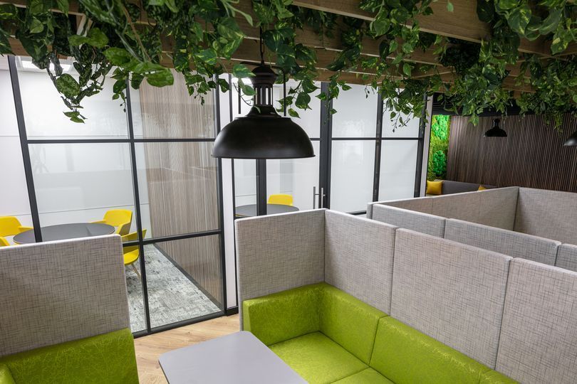 Did you know that designing a #workplace based around hybrid working encourages #productivity? @dsp_interiors, we use our expertise to design new #hybridoffice design and #fit out services that inspire! Read more here: buff.ly/3vZHdhw