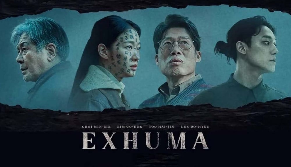 Güney Kore'den gelen folk horror Exhuma, zengin oyuncu kadrosu, merak unsurlarıni gizleyen senaryosu ve gerilimi her anında uyanık tutan atmosferiyle korku severlerin ve şaman ritüellerini ilgisi olanlar için adeta bayram haberi. Choi Min-sik'i de özlemişiz. ❤️ Çok iyi geldi.