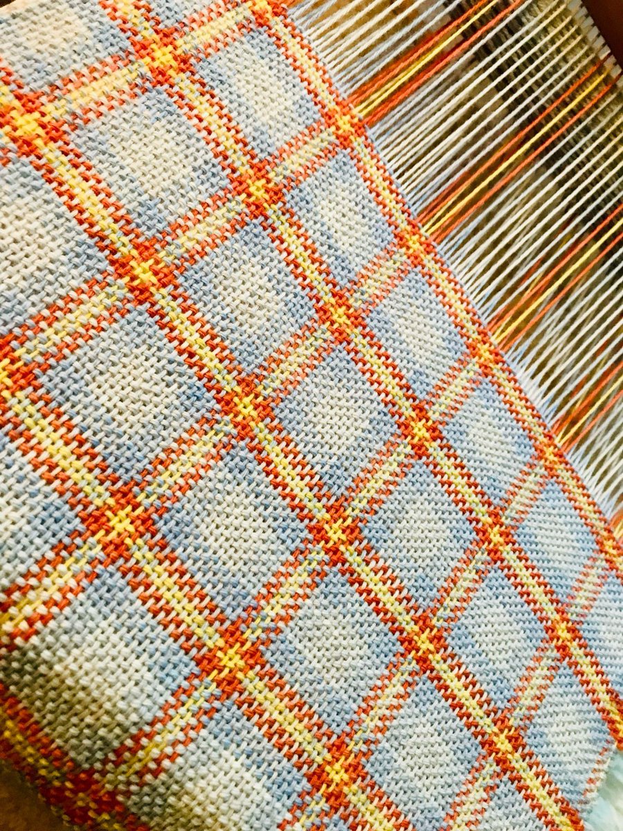 The joy of hand-weaving to order is, like this pattern, the customer & I work together to achieve a design that suits their style & colours. All for no extra.

Custom-made is all part of the service.

#bespoke #custommade #noplastic #britishwool #artisanmade