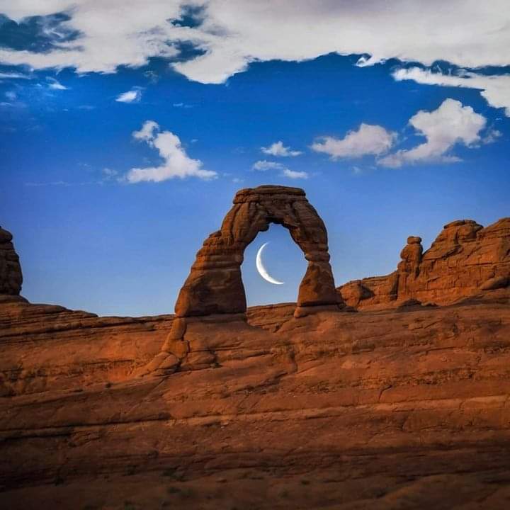 🏜️✨ Behold the Majesty of Delicate Arch in Arches National Park! 😲🌄

🏜️👣 #DelicateArch #ArchesNationalPark #Utah #NaturalWonder #BucketListMoment