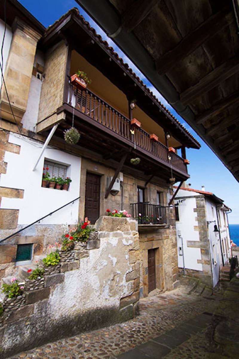 #HiddenSpotsOfSpain

📍 Llastres, Asturias

📸 @LosPueblosmbe