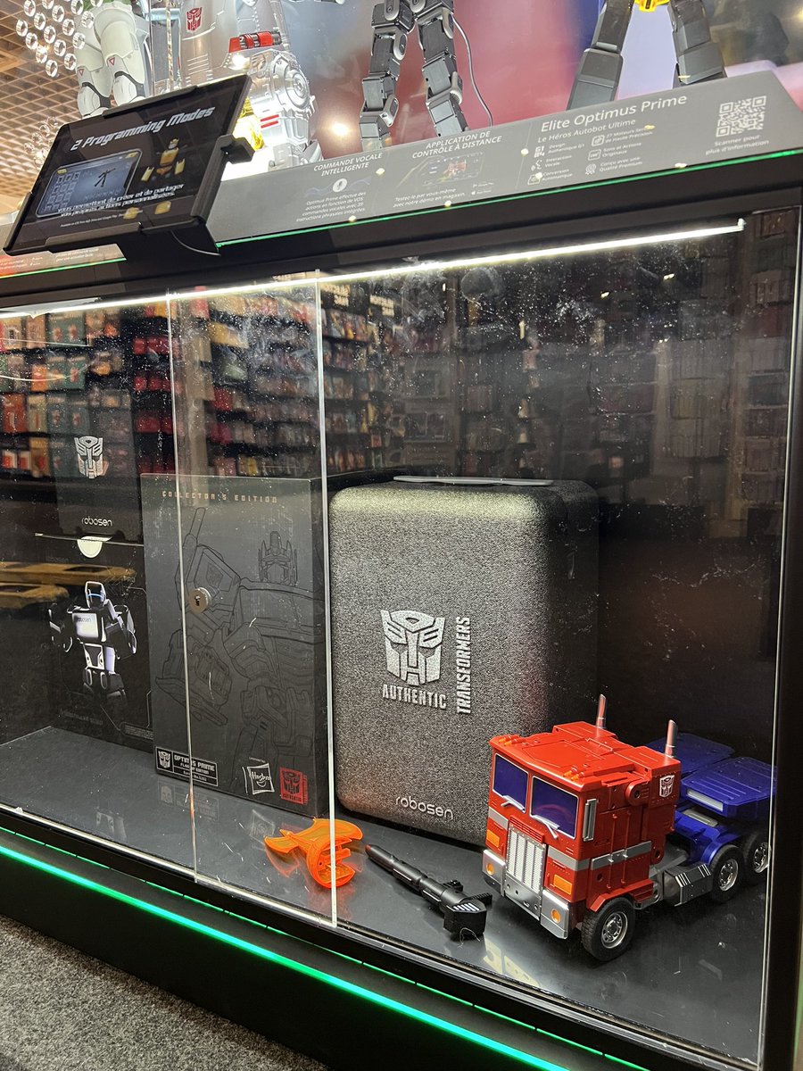 Up for a weekend store visit ? 
Where are you going to spend your bank holiday weekend? 
#robosen #transformers #optimusprime