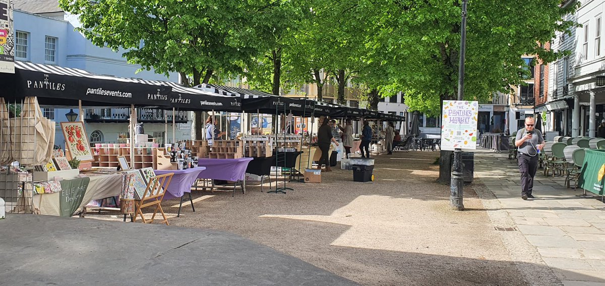 Our makers market is back again today and it’s a glorious day for strolling, browsing and buying! Come along until 4pm to enjoy all the goodies. 😃 ☀️ 🛍️ 

#ThePantiles #TunbridgeWells