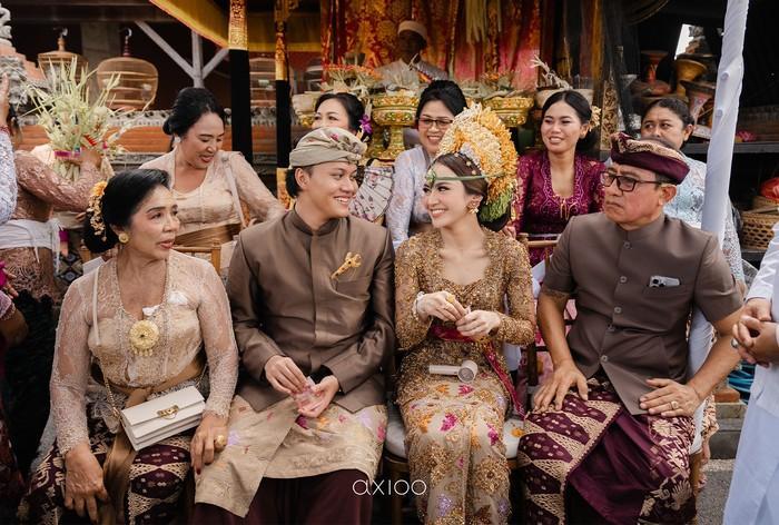 #Foto Hari ini, Rizky Febian dan Mahalini melangsungkan upacara adat Dharma Suaka di kediaman Mahalini, kawasan Badung, Bali. Sebagai prosesi meminta izin. Berikut potretnya!

Foto: Mauludi Rismoyo

>> dtk.id/N50goJ

#detikcom #Mahalini #RizkyFebian #DharmaSuaka