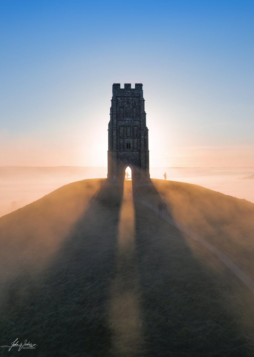Misty start to the day up on Glastonbury Tor yesterday. @ITVCharlieP @BBCBristol @TravelSomerset #ThePhotoHour #Somerset @VisitSomerset @bbcsomerset #Sunrise #Glastonburytor @SomersetLife #Mist #Misty #Fog #Foggy