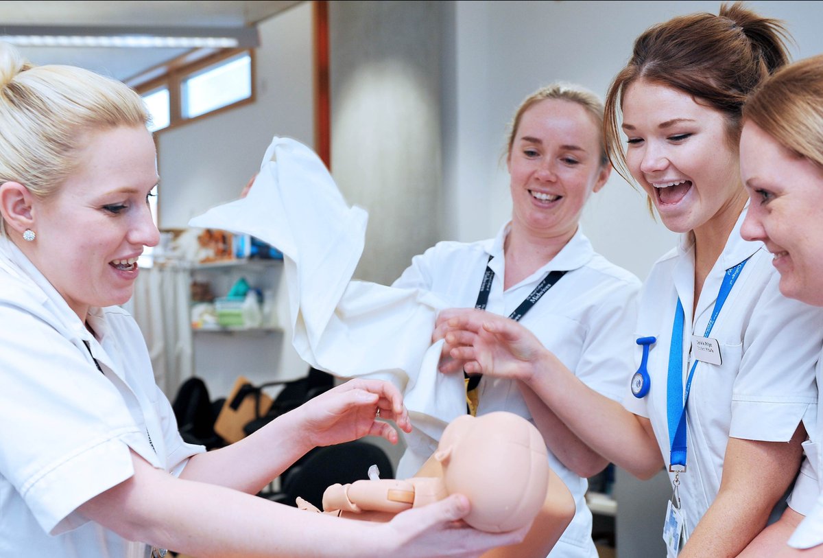 Today marks International Day of the Midwife 2024 ❤️ We're so proud of all of our student midwives and the incredible work they do. Find out more about our Midwifery course: bit.ly/3UiaKeg #IDM2024 #MidwivesAndClimate #HelloSuffolk #UniOfSuffolk