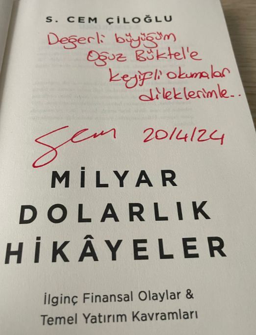 Sevgili meslektaşım, kardeşim Cem Çiloğlu ile sanırım 11 yıl önce tanıştık, farklı kurumlarda sık sık paslaştık, kitabının bir bölümünü de yayınlanmadan önce görme şansım olmuştu. 

Seyahat nedeniyle gecikmeli de olsa okumaya başladım, sade dili, anlaşılır ve detaylı tanımlarıyla…