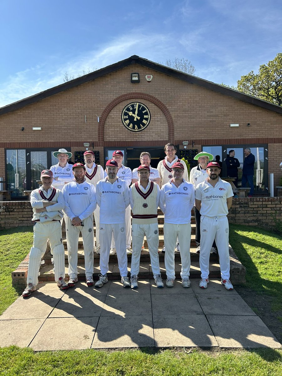 Perfect weather and the @AuthorsCC are primed and ready for the game against @StratfordCric this morning. Thanks to everyone who made this possible 👏🏼👏🏼