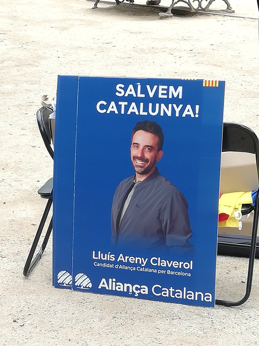 VolkerPoblenou's tweet photo. Ens han vingut a salvar a #Poblenou al parc Acàcies. gràcies https://t.co/QgTD7SlVam