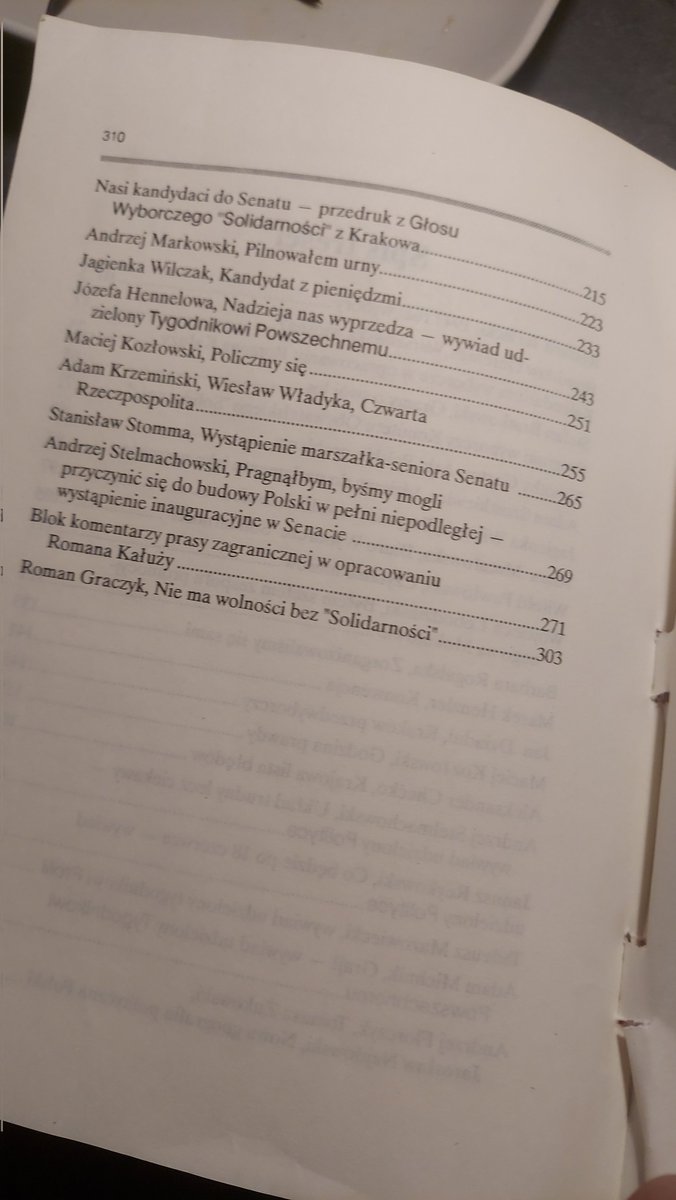 Lektura na cześć majówki. Bardzo ciekawa rzecz wydana tuż po wyborach w czerwcu 1989. Dużo nadziei, dużo obaw, mnóstwo nietrafionych prognoz, ale jeszcze żywa dyskusja o państwie. Nawet chyba ciekawsze niż analizy kwitka z badania alkomatem.