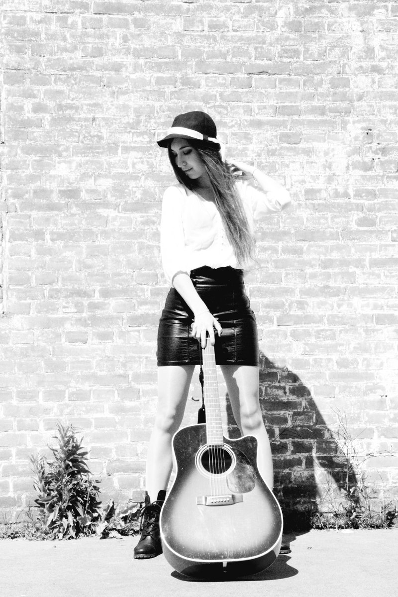 Vanmiddag optreden bij Vrijheidsmaaltijd Dronten! 🎤🎸🎉 

#vrijheidsmaaltijd #dronten #flevoland #bevrijdingsdag #fabianadammers #singersongwriter #singer #songwriter #live #music #fabfolk #pop #folk