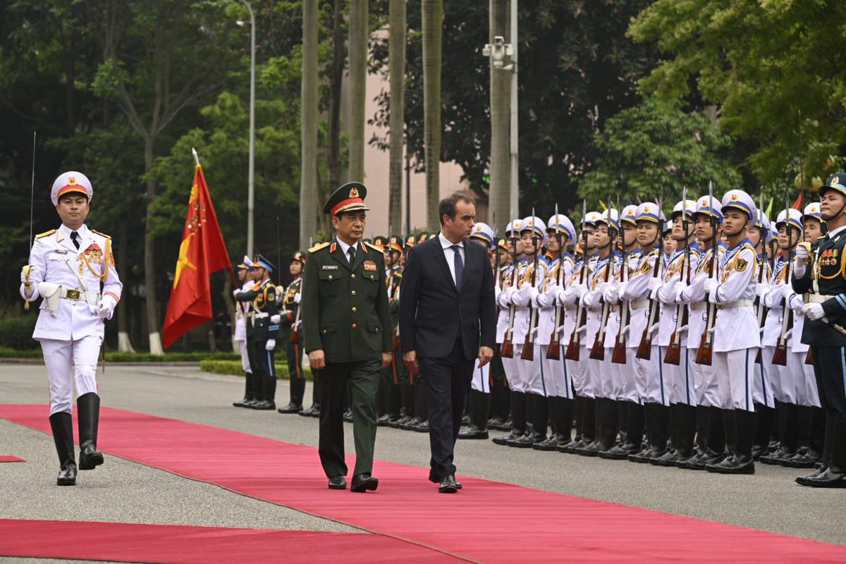 Au Vietnam, pour commémorer les 70 ans de la bataille de Dien Bien Phu. Et pour regarder vers l’avenir en renforçant notre partenariat stratégique. Nous partageons avec le Vietnam une volonté d’équilibre et de stabilité dans la zone Indopacifique. La France y est présente, à