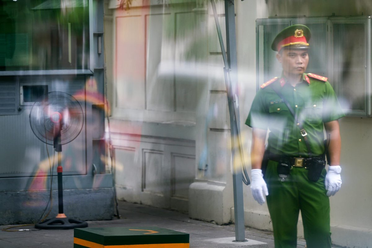 Pour dynamiser notre relation de défense avec le Vietnam, signature avec mon homologue le Général Phan Van Giang, d’un cadre pour nos coopérations : ✅ Mémoire, pour faciliter l’accès aux archives et la restitution des dépouilles de soldats ✅Santé militaire, notamment pour la