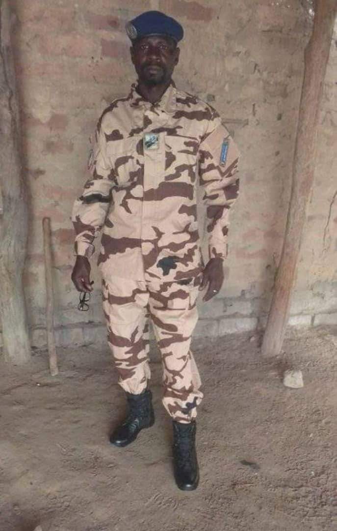 #Tchad #Alerte 🔴🗳️ Un militaire arrêté pour avoir voté pour Succès Masra Le Commandant de brigade de la ville de Kara, Velna Bosco, vient d'être arrêté à Doba pour avoir voté pour le candidat N°7 Dr. Masra Succès. Ce serait le sort réservé aux militaires qui voteront le…