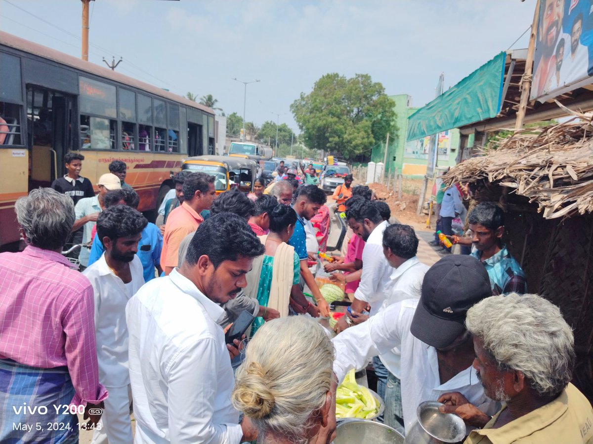 தாம்பரம் தொகுதி செங்கல்பட்டு மாவட்டம் சூர்யா நற்பணி இயக்கம் சார்பாக இன்று நீர் மோர் பந்தல் அமைக்கப்பட்டு பொதுமக்களுக்கு தர்பூசணி, வெள்ளரிக்காய், குளிர்பானங்கள், ஸ்வீட்ஸ், மோர் அனைத்தும் வழங்கப்பட்டது. @Suriya_offl @rajsekarpandian @ChengaiSFC_Offl @AyanSuriya_offl