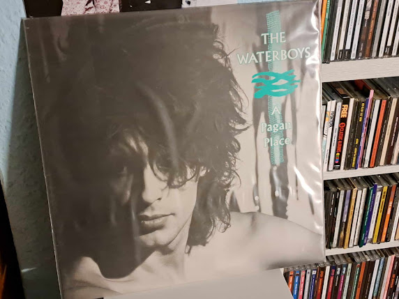 Celebramos el día de la madre con el tema homónimo del segundo disco de The Waterboys 
Rock & More by Addison de Witt: Los domingos photosong - The Waterboys - 'A Pagan ... rockampmorebyaddisondewitt.com/2024/05/los-do…