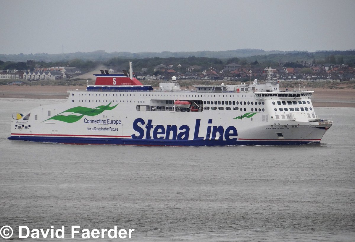 The Stena Embla @StenaLineUKIE @StenaLine passing @CrosbyBeachFOG inbound to @VisitLiverpool from @VisitBelfast @BelfastHarbour #stenaline #ferry