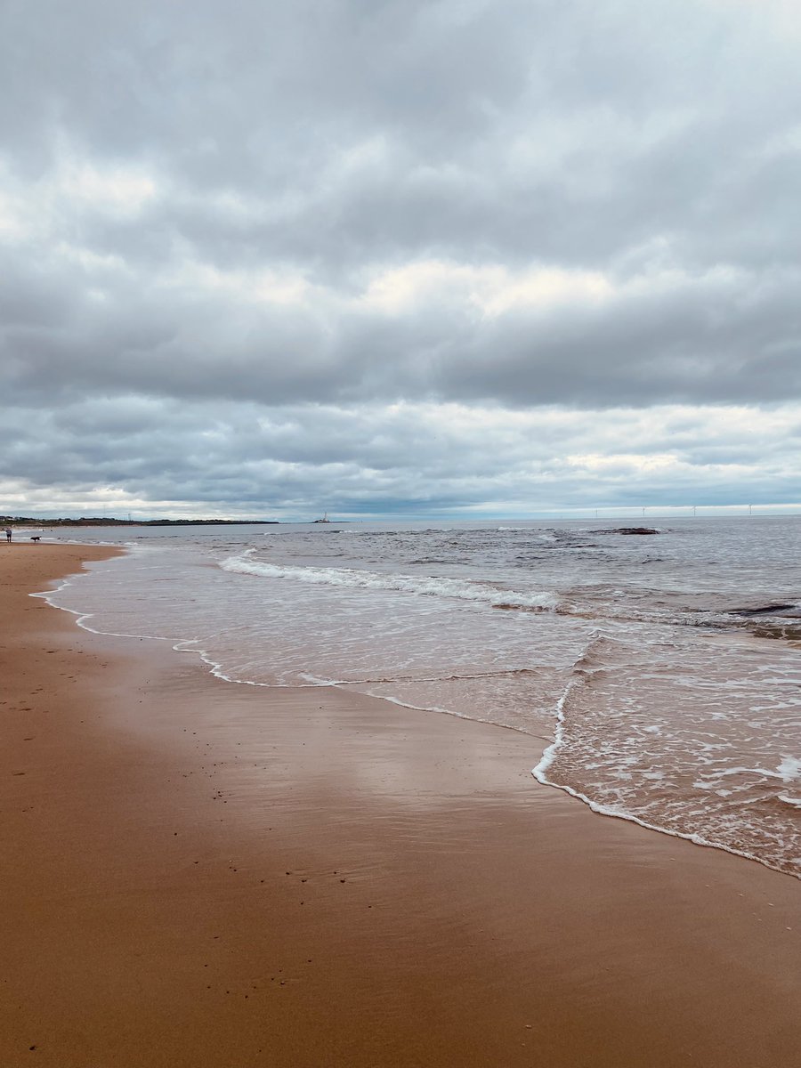 Good morning from a moody Whitley Bay ☁️ 🌊 
#whitleybay #moodyskies #clouds #beachlife #NorthTyneside