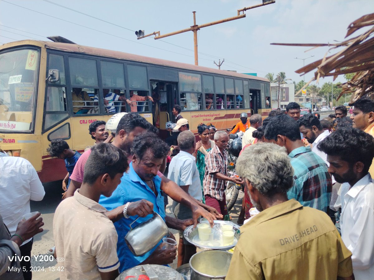 தாம்பரம் தொகுதி செங்கல்பட்டு மாவட்டம் சூர்யா நற்பணி இயக்கம் சார்பாக இன்று நீர் மோர் பந்தல் அமைக்கப்பட்டு பொதுமக்களுக்கு தர்பூசணி, வெள்ளரிக்காய், குளிர்பானங்கள், ஸ்வீட்ஸ், மோர் அனைத்தும் வழங்கப்பட்டது. @Suriya_offl @rajsekarpandian @ChengaiSFC_Offl @AyanSuriya_offl